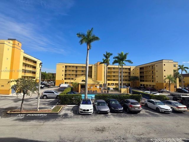 14961 SW 82nd Lane 21202, Miami, FL 33193