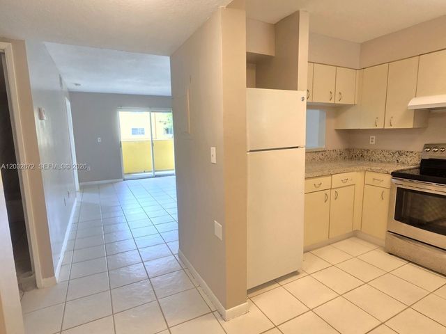 14961 SW 82nd Lane 21202, Miami, FL 33193