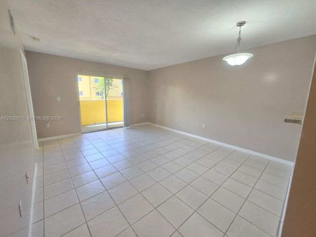 14961 SW 82nd Lane 21202, Miami, FL 33193