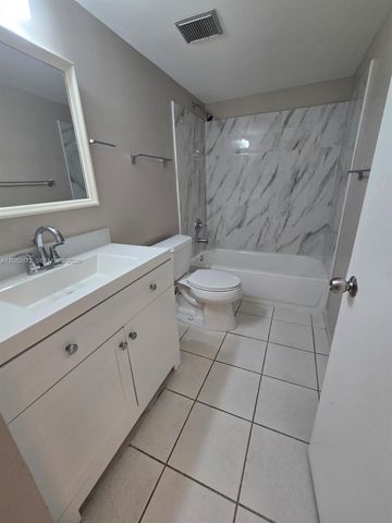 14961 SW 82nd Lane 21202, Miami, FL 33193