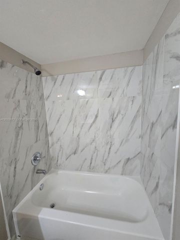 14961 SW 82nd Lane 21202, Miami, FL 33193