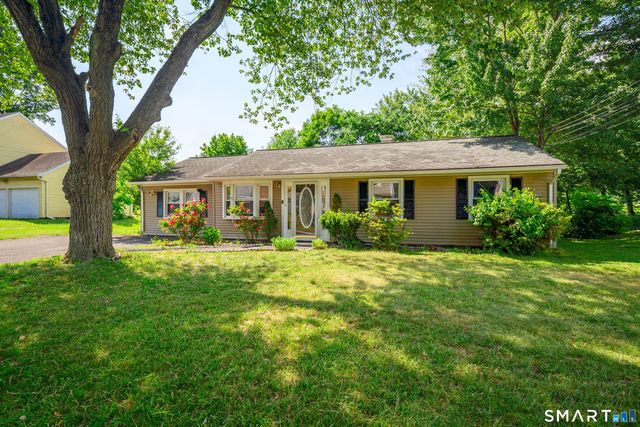 28 Hickory Street, Danbury, CT 06810