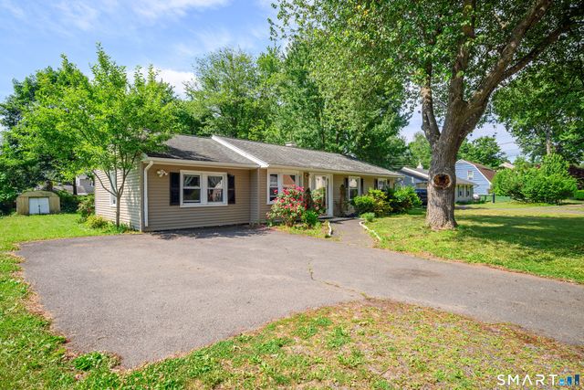 28 Hickory Street, Danbury, CT 06810