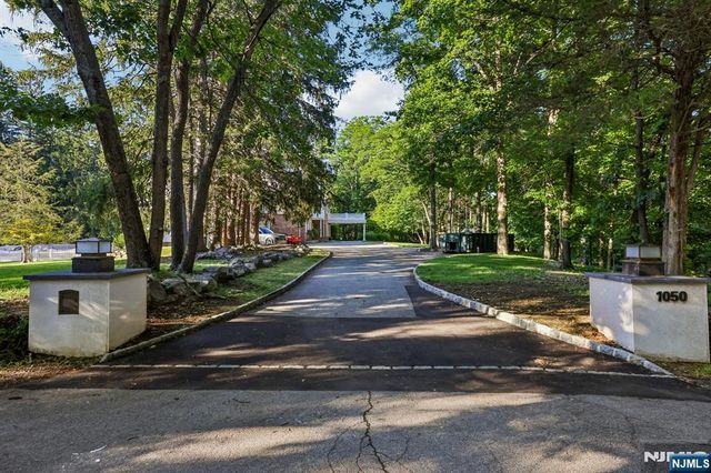 1050 Ramapo Valley Road, Mahwah, NJ 07430