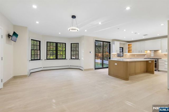 1050 Ramapo Valley Road, Mahwah, NJ 07430