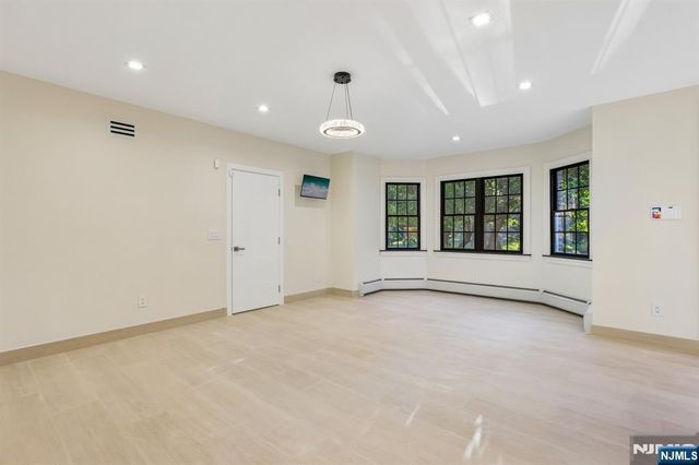 1050 Ramapo Valley Road, Mahwah, NJ 07430