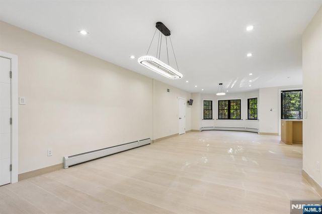 1050 Ramapo Valley Road, Mahwah, NJ 07430