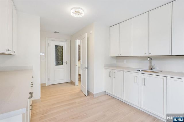 1050 Ramapo Valley Road, Mahwah, NJ 07430