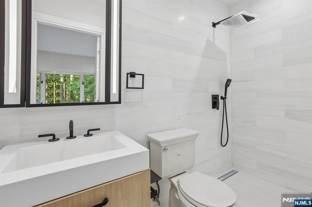 1050 Ramapo Valley Road, Mahwah, NJ 07430