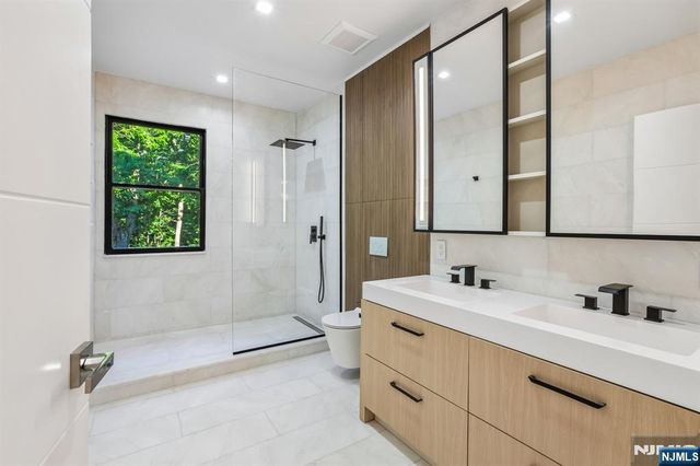 1050 Ramapo Valley Road, Mahwah, NJ 07430