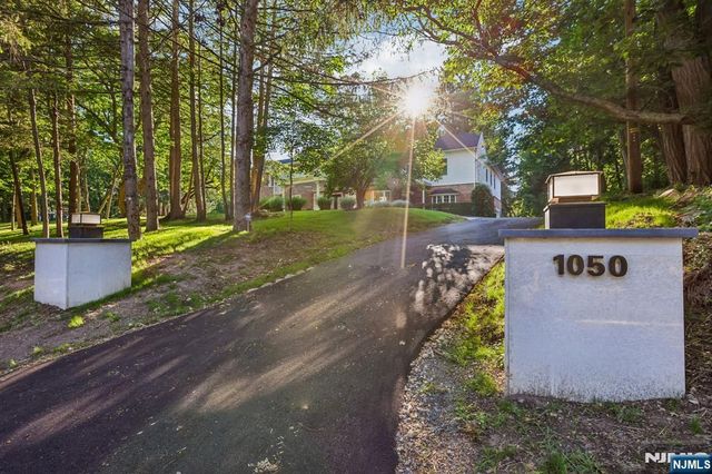 1050 Ramapo Valley Road, Mahwah, NJ 07430