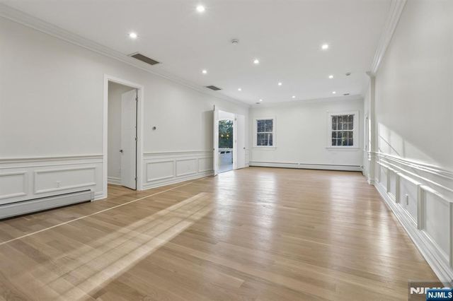 1050 Ramapo Valley Road, Mahwah, NJ 07430