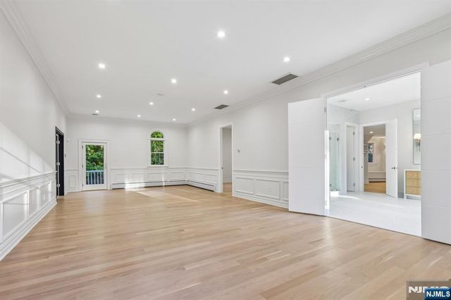1050 Ramapo Valley Road, Mahwah, NJ 07430