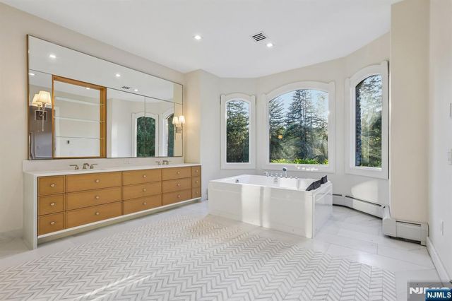 1050 Ramapo Valley Road, Mahwah, NJ 07430
