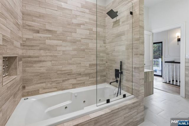 1050 Ramapo Valley Road, Mahwah, NJ 07430