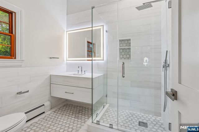 1050 Ramapo Valley Road, Mahwah, NJ 07430