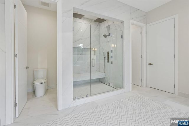 1050 Ramapo Valley Road, Mahwah, NJ 07430