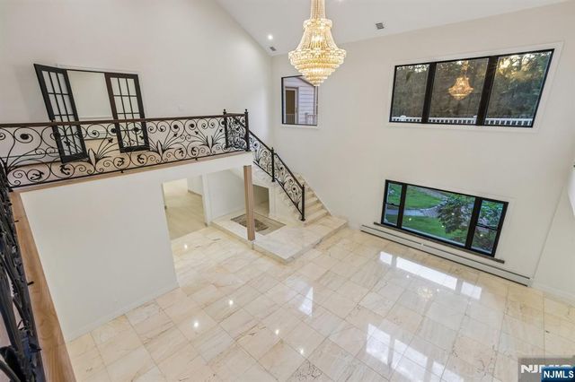 1050 Ramapo Valley Road, Mahwah, NJ 07430