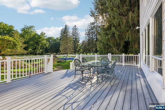 1050 Ramapo Valley Road, Mahwah, NJ 07430