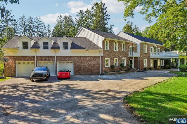 1050 Ramapo Valley Road, Mahwah, NJ 07430