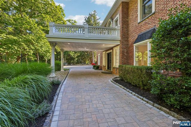 1050 Ramapo Valley Road, Mahwah, NJ 07430