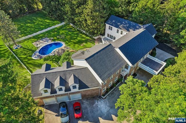 1050 Ramapo Valley Road, Mahwah, NJ 07430