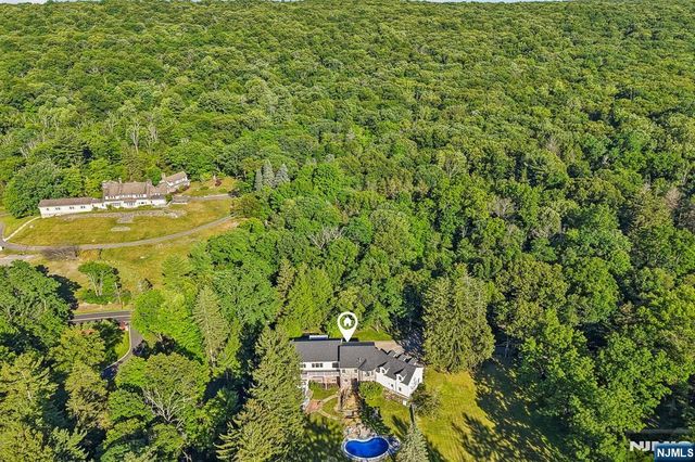 1050 Ramapo Valley Road, Mahwah, NJ 07430