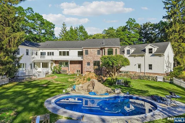 1050 Ramapo Valley Road, Mahwah, NJ 07430