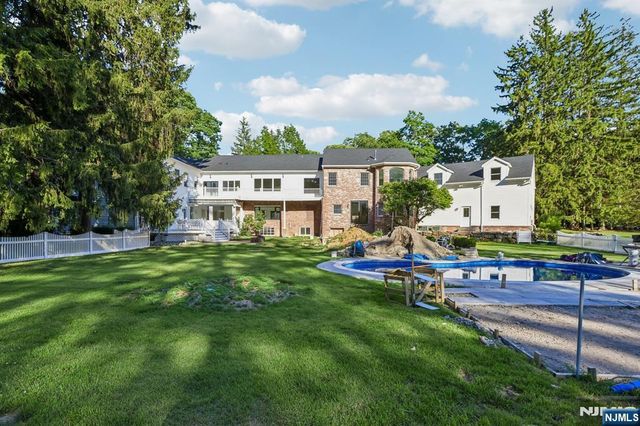 1050 Ramapo Valley Road, Mahwah, NJ 07430