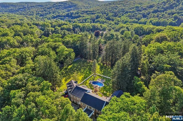 1050 Ramapo Valley Road, Mahwah, NJ 07430