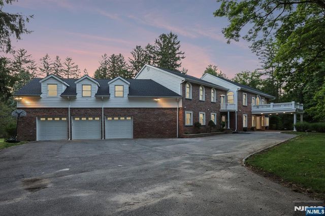 1050 Ramapo Valley Road, Mahwah, NJ 07430