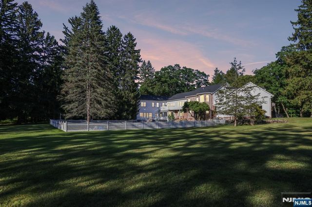 1050 Ramapo Valley Road, Mahwah, NJ 07430