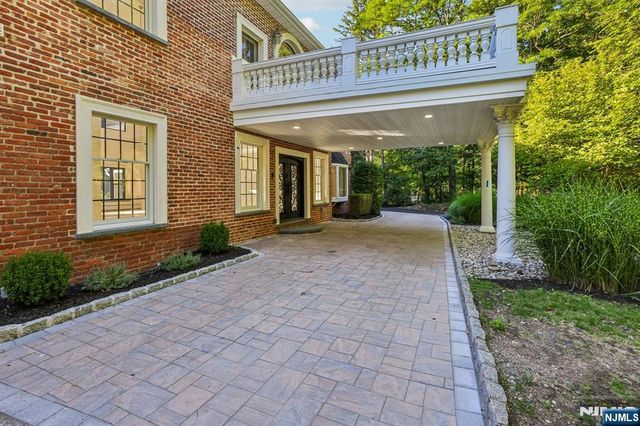 1050 Ramapo Valley Road, Mahwah, NJ 07430