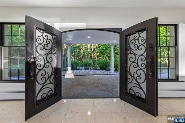 1050 Ramapo Valley Road, Mahwah, NJ 07430