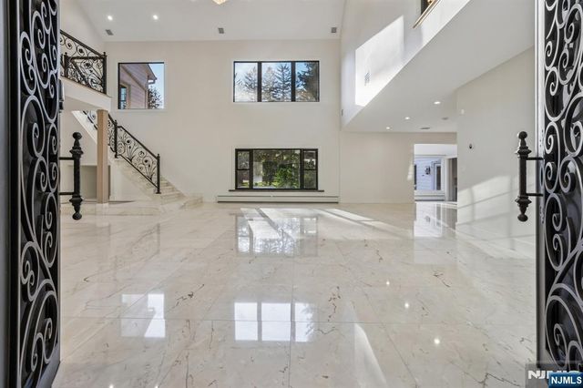 1050 Ramapo Valley Road, Mahwah, NJ 07430