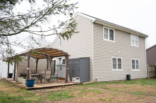 36 Narragansett Avenue, Medford, NY 11763