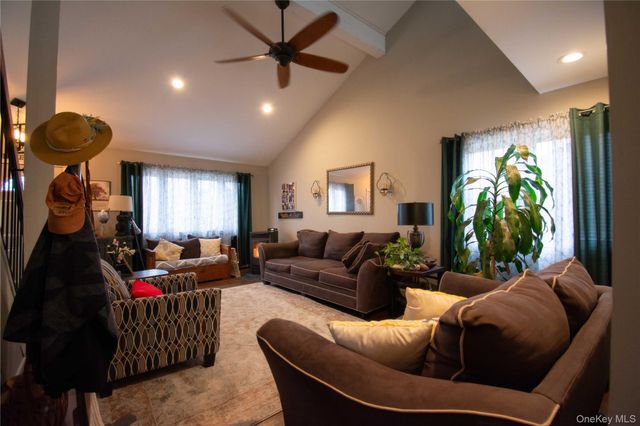 36 Narragansett Avenue, Medford, NY 11763