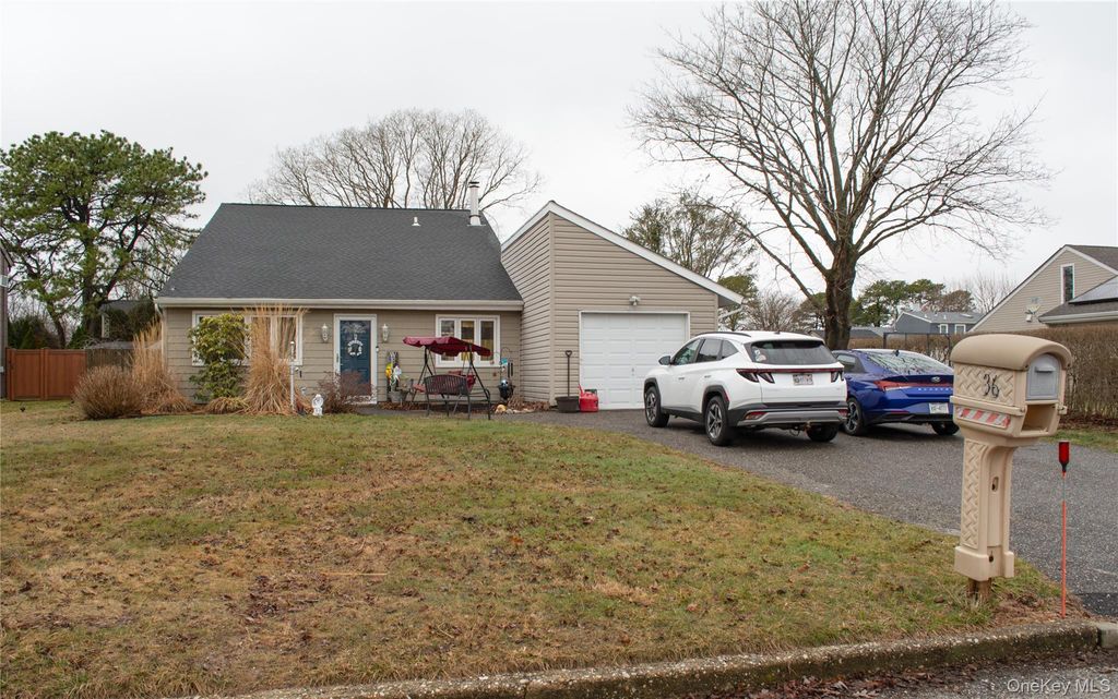 36 Narragansett Avenue, Medford, NY 11763