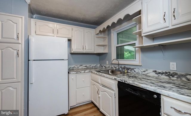 13 JUDY LN, Harrisburg, PA 17112