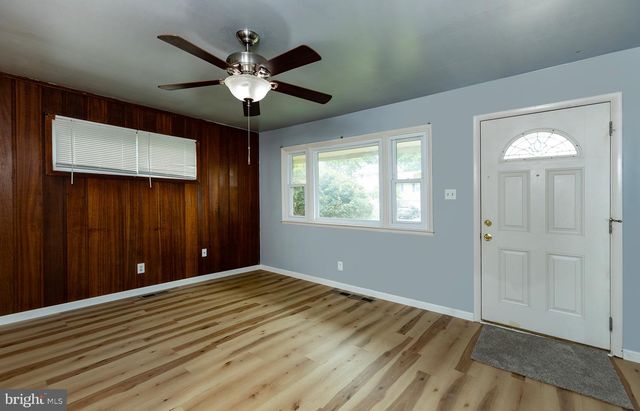 13 JUDY LN, Harrisburg, PA 17112