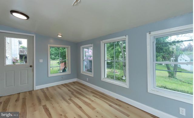 13 JUDY LN, Harrisburg, PA 17112