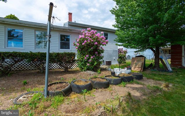 13 JUDY LN, Harrisburg, PA 17112