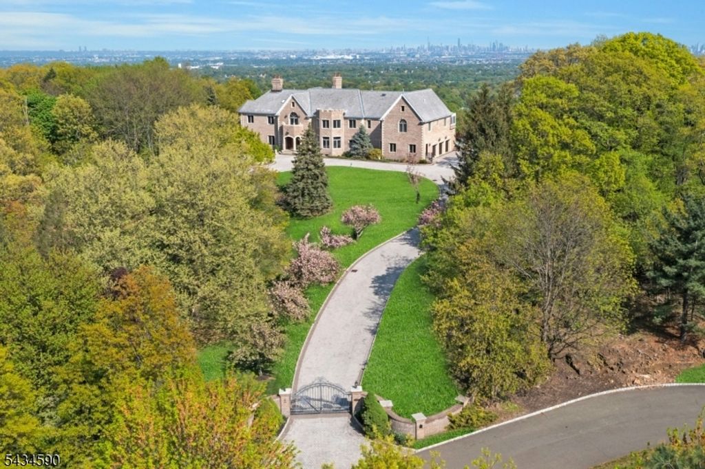 24 Club Way, Cedar Grove Twp., NJ 07009 — exterior