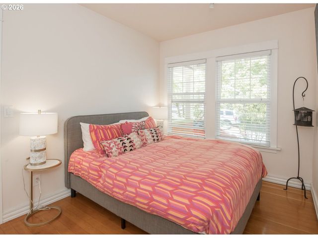 2405 Se CORA St, Portland, OR 97202