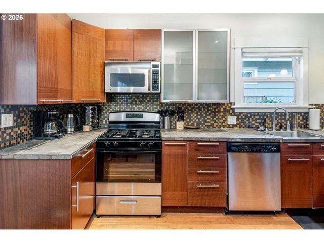 2405 Se CORA St, Portland, OR 97202