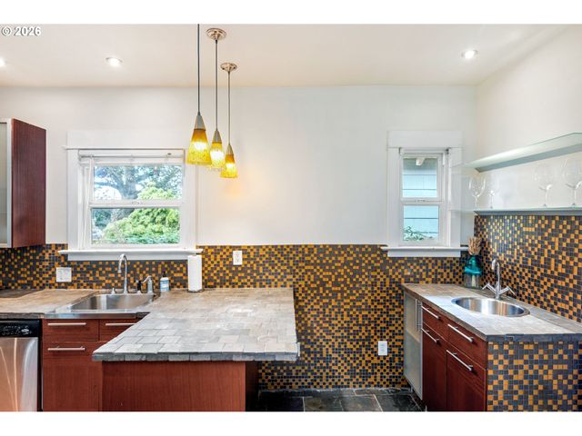 2405 Se CORA St, Portland, OR 97202