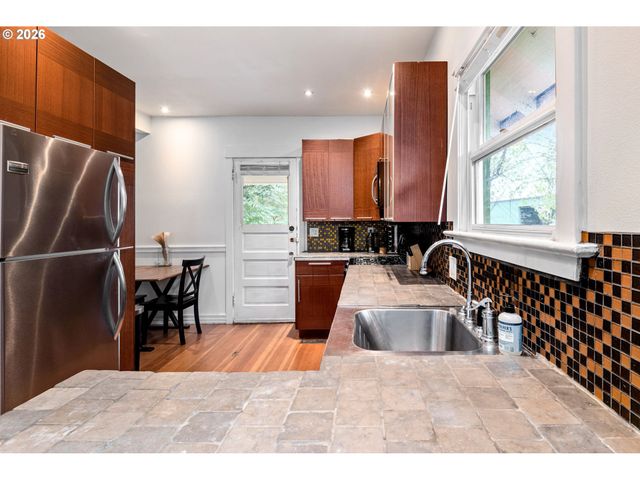2405 Se CORA St, Portland, OR 97202