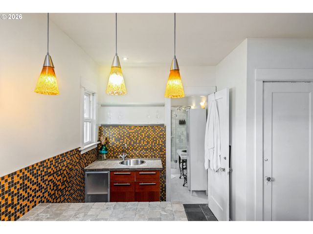 2405 Se CORA St, Portland, OR 97202