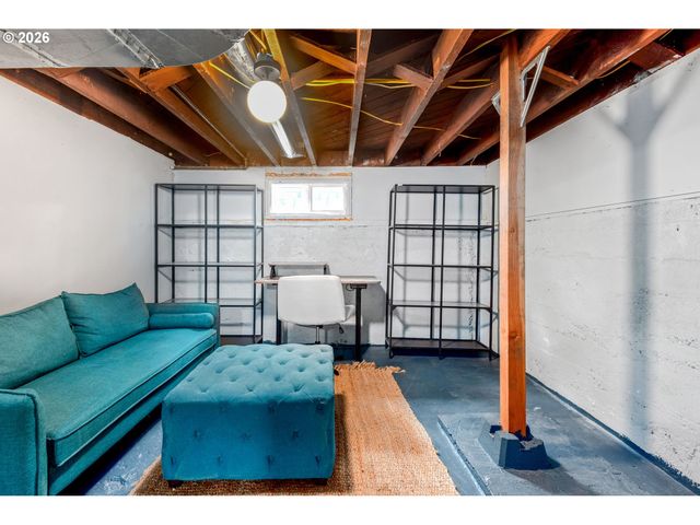2405 Se CORA St, Portland, OR 97202