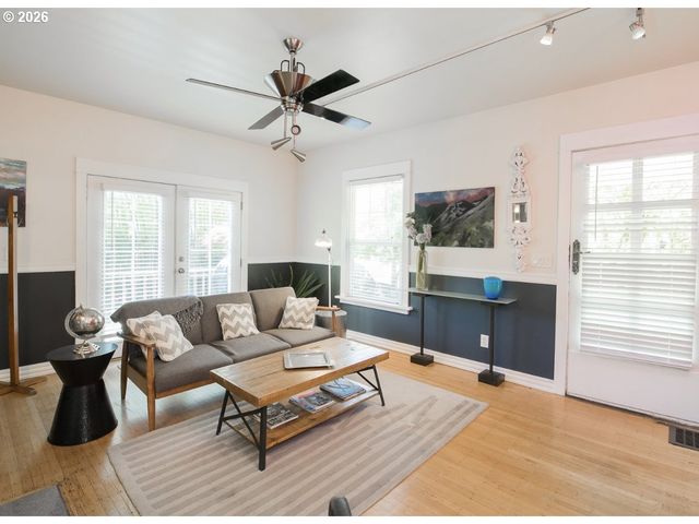 2405 Se CORA St, Portland, OR 97202